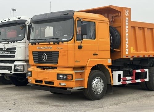 شاحنات قلاب شاكمان برتقالية